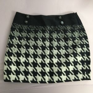 Limited skirt